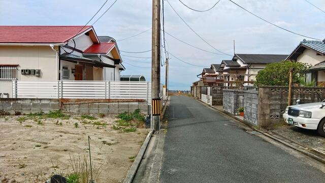 福岡市東区西戸崎４丁目の新築一戸建の前面道路含む現地写真