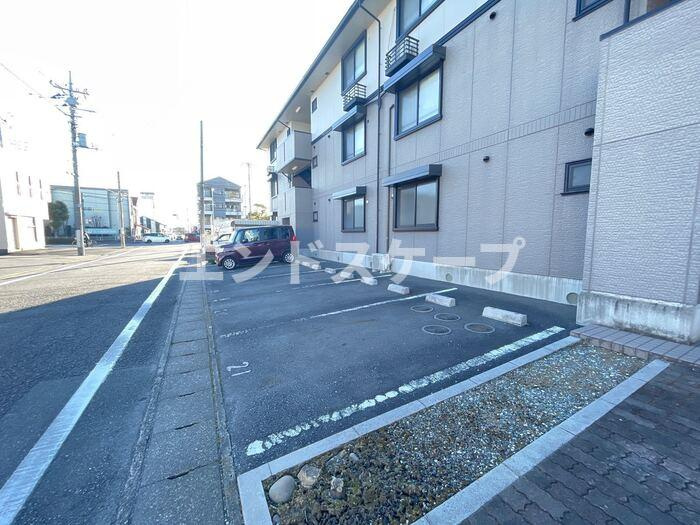 ルビナス　Ⅲの駐車場|高崎、前橋、伊勢崎エリアのお部屋探しはエンドスケープまで！お客様の理想お聞かせ下さい♪