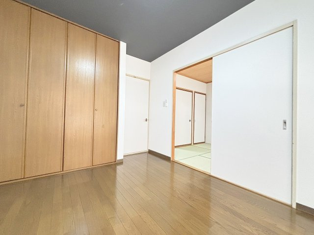 ダリヤハイツの洋室