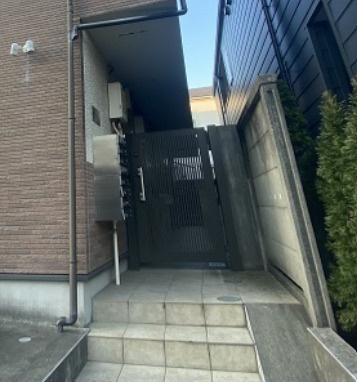 練馬区豊玉北２丁目のアパートのエントランス