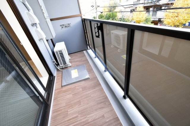 フレンシア西宮北口のバルコニー