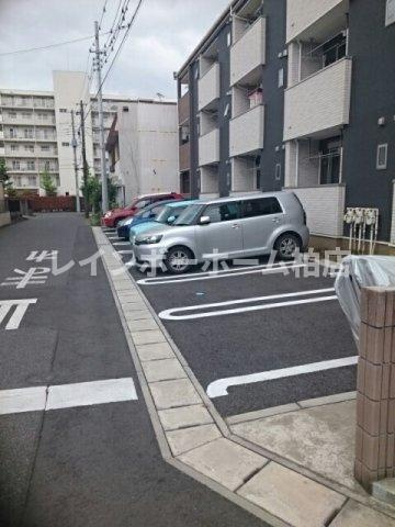 【仲介手数料：50％OFF】対象物件！の駐車場|車をお持ちの方に嬉しい駐車場付きの物件です