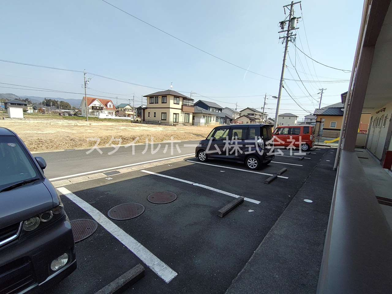 ラフォーレ新屋敷の駐車場