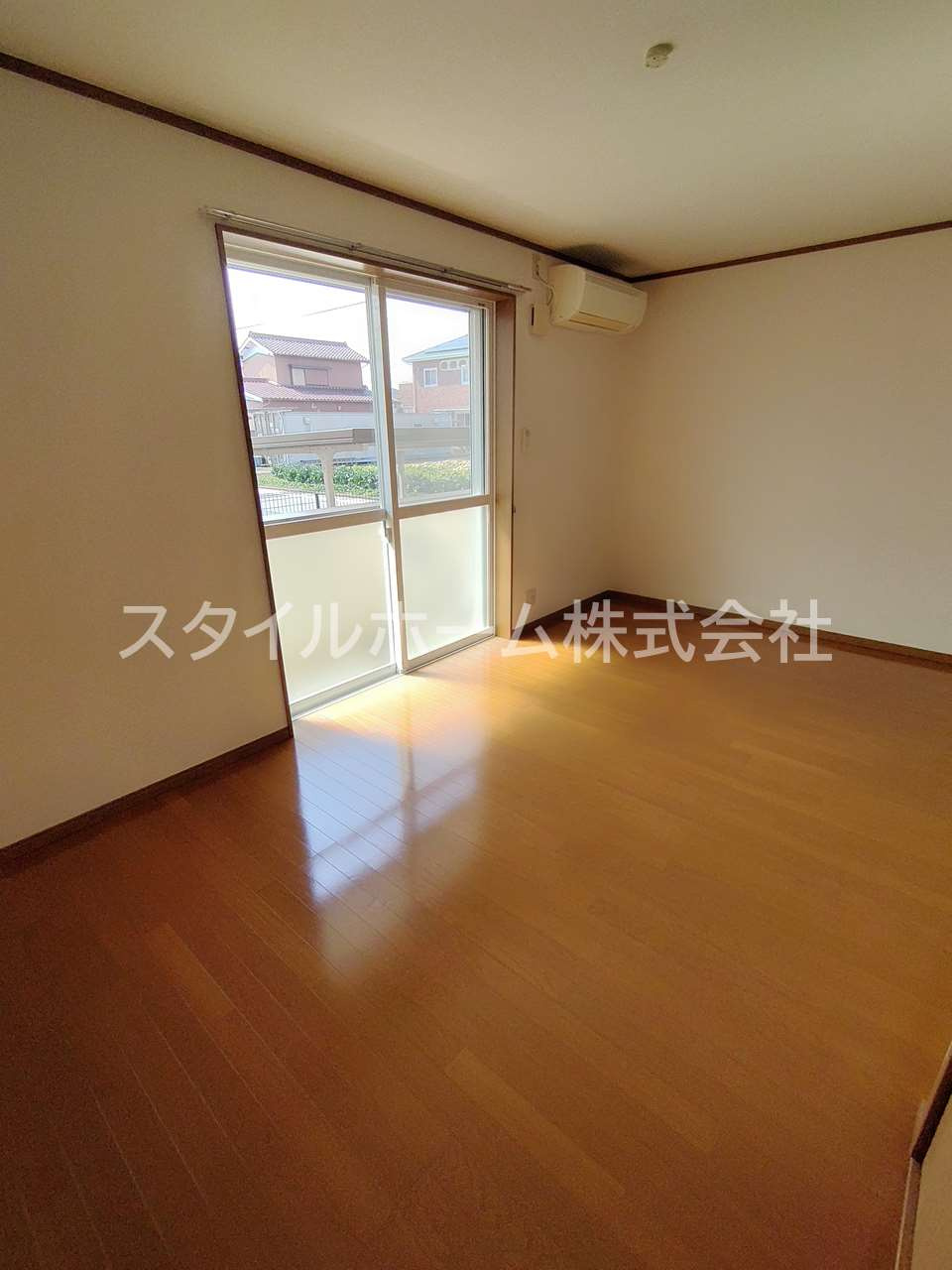 ラフォーレ新屋敷の居間・リビング|別部屋写真です。