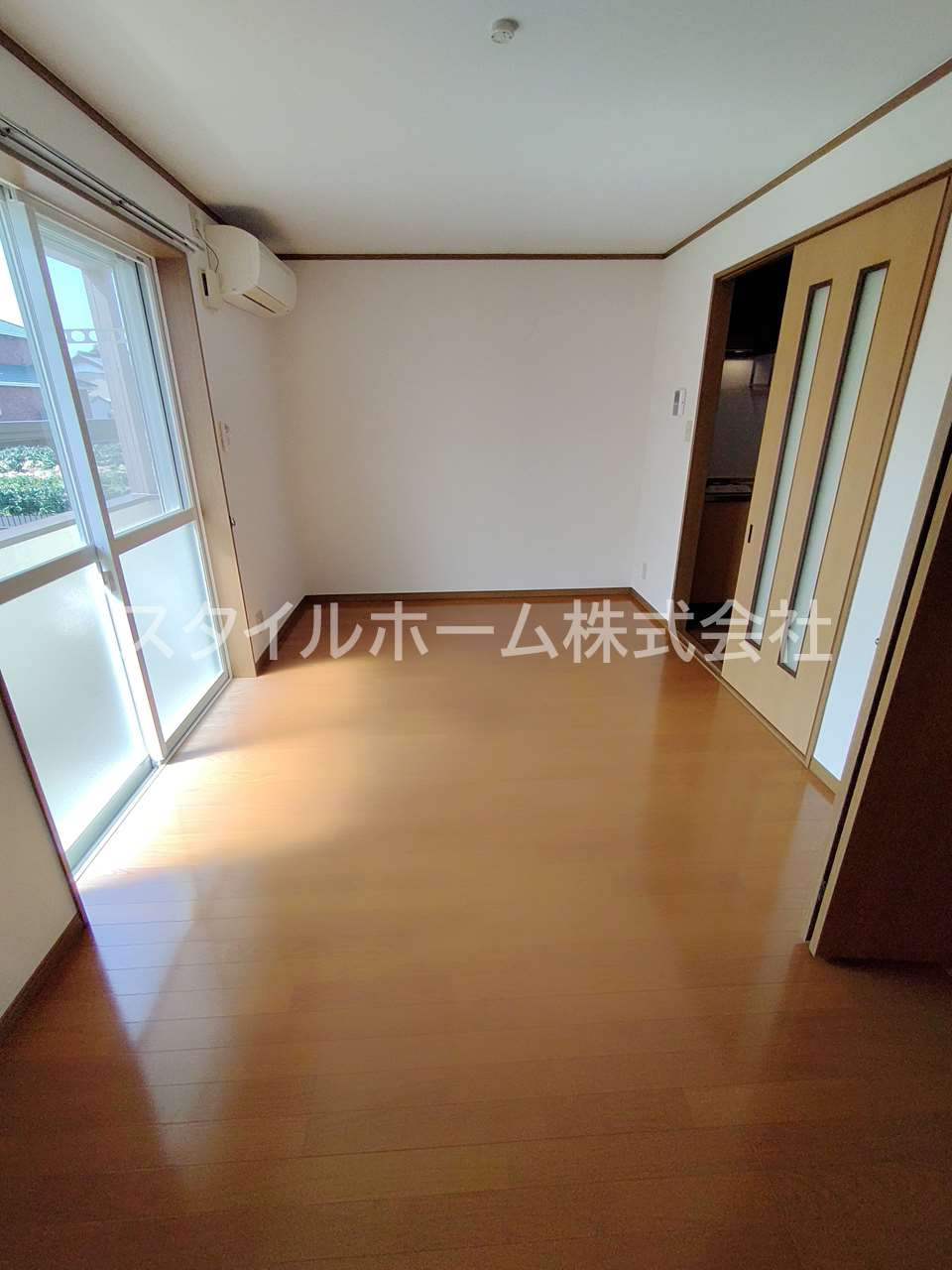 ラフォーレ新屋敷の居間・リビング|別部屋写真です。
