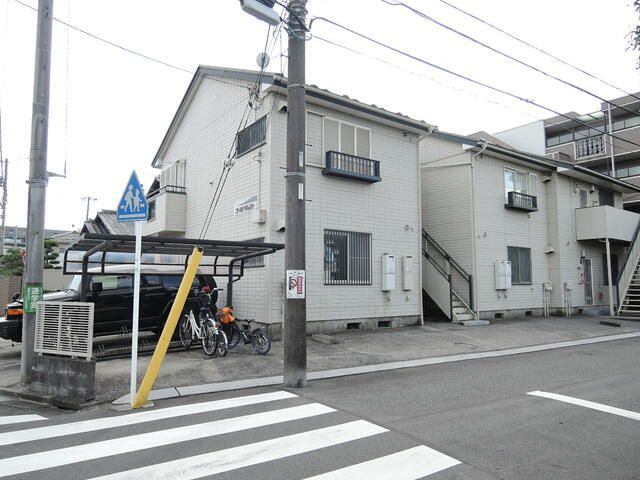 ゴールドクレストの外観