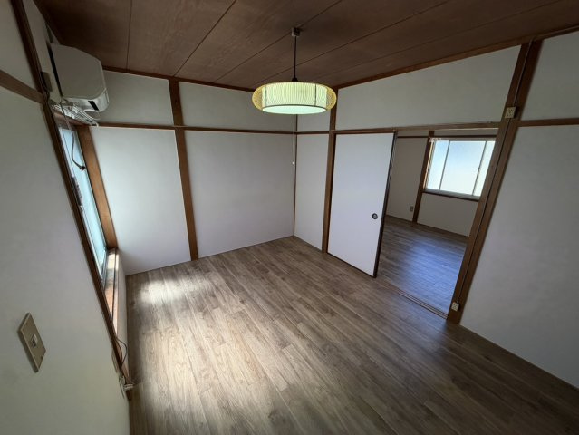 栗ケ丘町戸建の居間・リビング