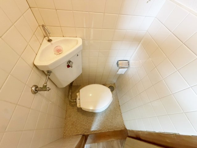 栗ケ丘町戸建のトイレ
