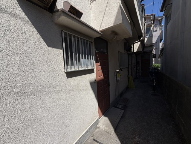 栗ケ丘町戸建のエントランス
