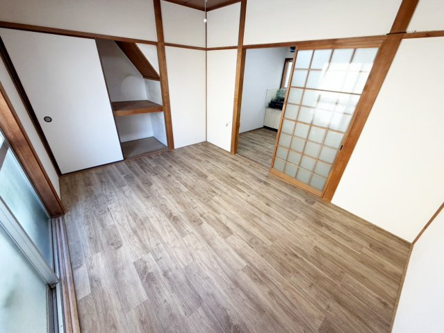 栗ケ丘町戸建の居間・リビング