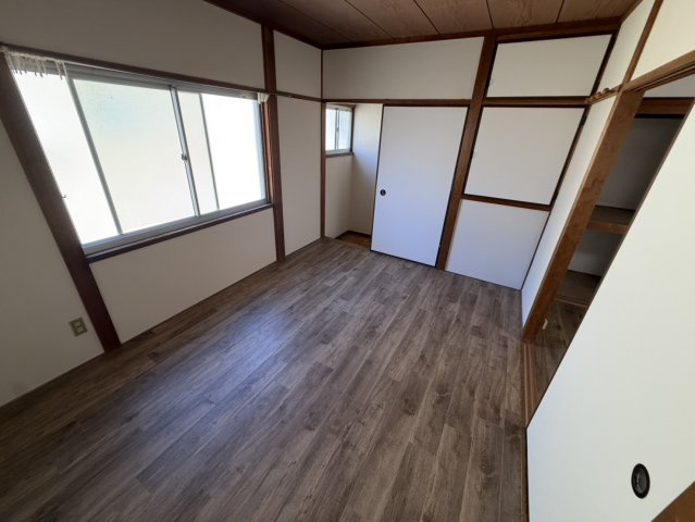 栗ケ丘町戸建の洋室