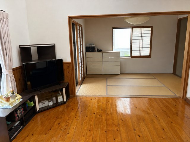 沖縄市高原7丁目のキッチン|AIで家具を消しています。