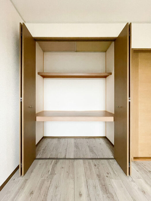 府中市西府町３丁目のアパートの収納