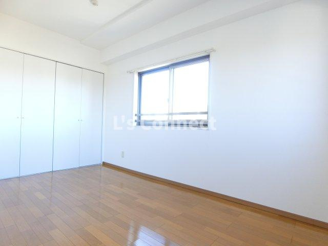 【その他】 | コージーコートこもれび館 | ６帖の洋室は寝室として使えます。