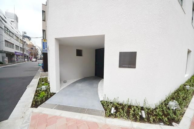 千代田区岩本町１丁目の賃貸マンションのエントランス