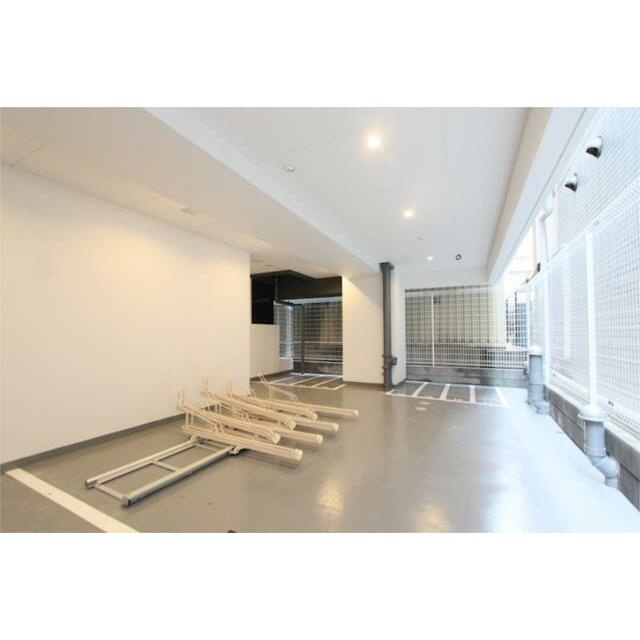 千代田区岩本町１丁目の賃貸マンションの駐車場