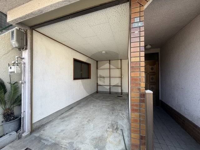御厨3丁目貸家の駐車場