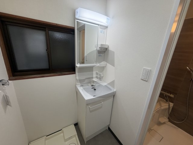 御厨3丁目貸家の独立洗面台
