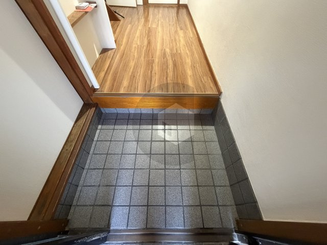 御厨3丁目貸家の玄関