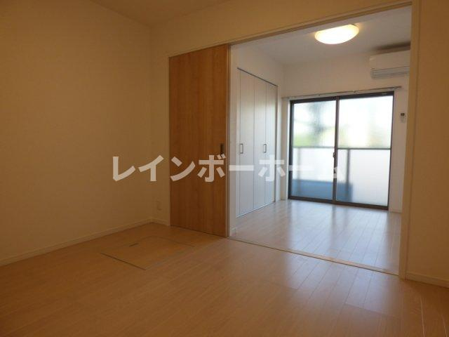 TownhouseⅤの居間・リビング|使いやすい居間です