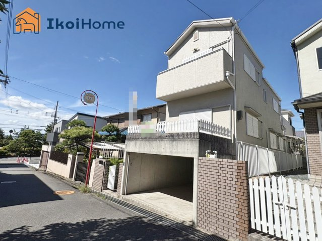 明石市松が丘１丁目　中古戸建の駐車場|【ホームページに現地動画掲載中】●年中無休：当日予約可●シャッター付の掘り込み車庫にお車1台駐車可！