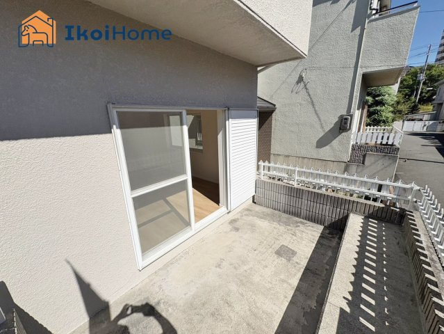 明石市松が丘１丁目　中古戸建のエントランス|【ホームページに現地動画掲載中】●年中無休：当日予約可●陽当り良好のテラススペースも完備♪
