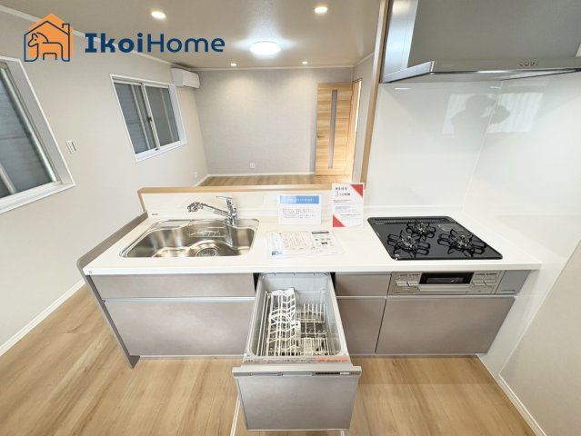 明石市松が丘１丁目　中古戸建のキッチン|【ホームページに現地動画掲載中】●年中無休：当日予約可●家事の時短に欠かせない食洗機付きキッチン！