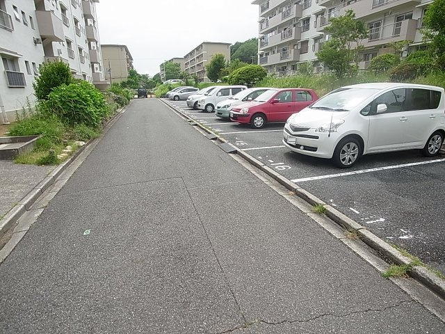 神戸市北区南五葉２丁目の賃貸マンションの駐車場|敷地内駐車場も完備しています
