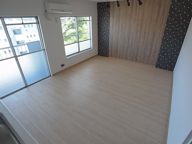 神戸市北区南五葉２丁目の賃貸マンションの居間・リビング|開放感の有るリビングダイニングスペース