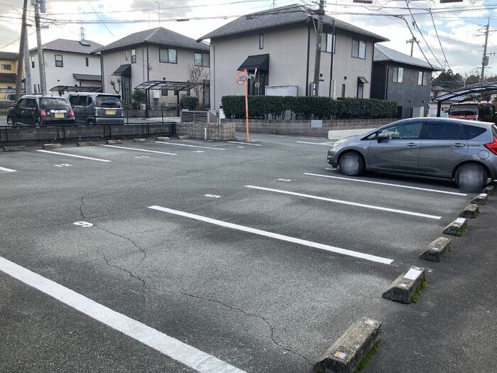 フローラ武蔵ヶ丘の駐車場