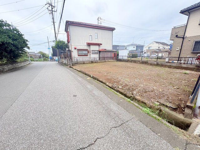 川越市小堤　建築条件なし売地　東武東上線『霞ヶ関駅』徒歩30分　【名細小学区】の前面道路含む現地写真
