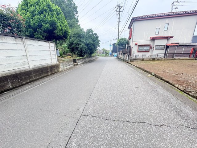 川越市小堤　建築条件なし売地　東武東上線『霞ヶ関駅』徒歩30分　【名細小学区】の前面道路含む現地写真
