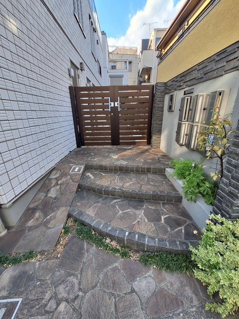 NYM　RIVIERE　TOGOSHIのエントランス