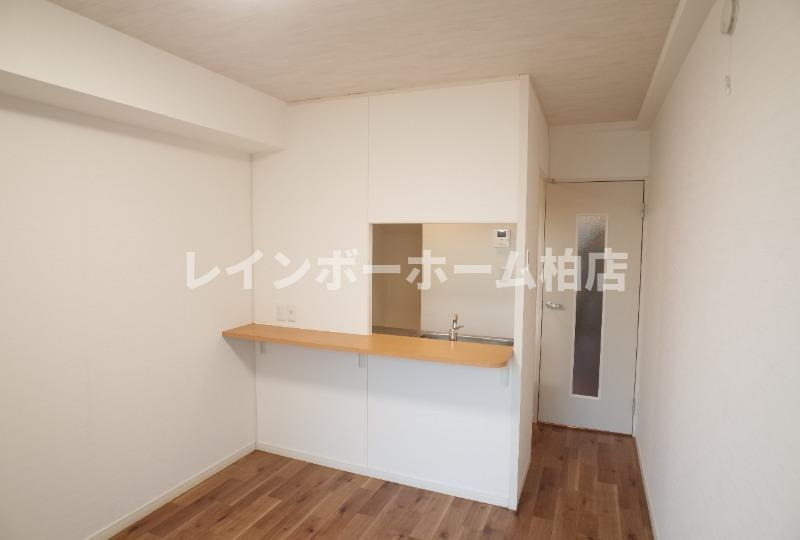 初期費用10万円以下♪ペット相談可♪庭♪エアコン3台♪の居間・リビング