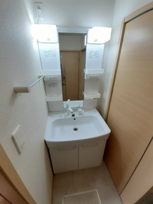 【洗面所】 | アンジュ・プレッソＡ | スペースが確保できる洗面所です