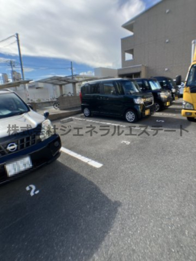 オーシャンコートTの駐車場