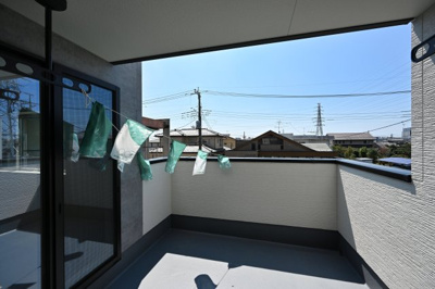 【バルコニー】 | 太田市飯塚町第7期 | 広々としたワイドバルコニーは日当たりがよく洗濯物がよく乾きます♪