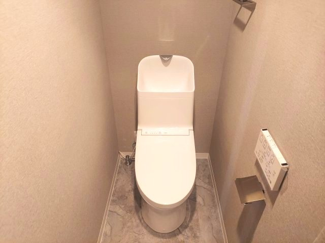 逆瀬川グリーンハイツD棟のトイレ|温水洗浄便座付き