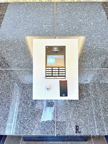 プレサンスジェネ葵のエントランス