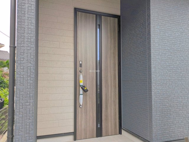 入間郡三芳町大字藤久保の新築一戸建の玄関