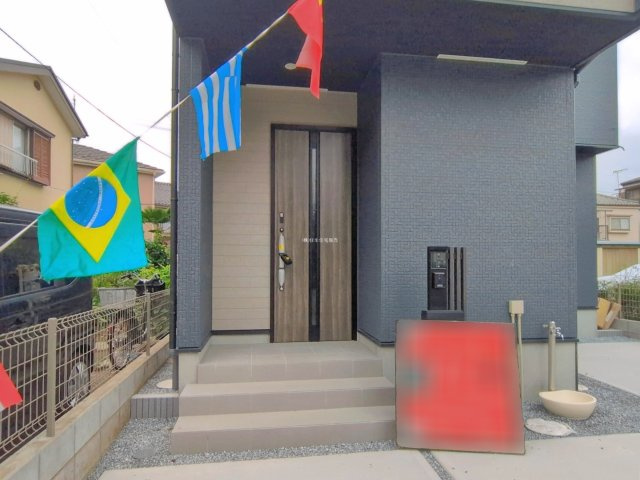 入間郡三芳町大字藤久保の新築一戸建の玄関