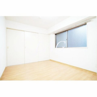 【居間・リビング】 | シャトー梅ヶ丘 | 洋室のお部屋です。