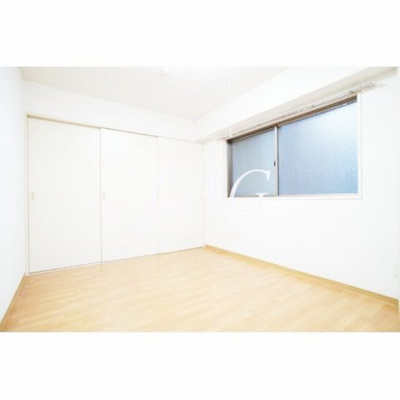 【居間・リビング】 | シャトー梅ヶ丘 | 洋室のお部屋です。