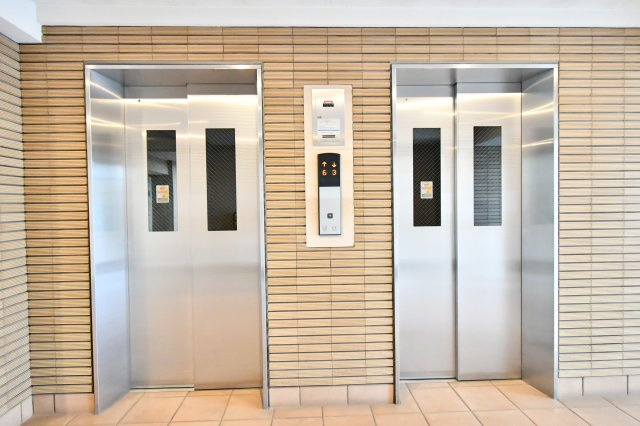ダイアパレス本郷町のその他共用部分|エレベーターは二基完備！忙しい朝に便利！※駐車場の空き状況やペット飼育細則につきましては都度当社までお問合せ下さい。
