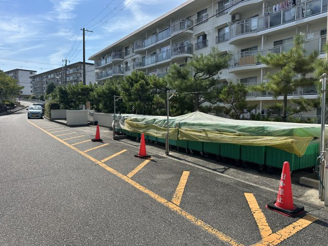 横尾1団地68号棟の外観|【現地外観写真】
鉄筋コンクリート造の5階建マンション、1階部分の住戸です。TVモニタ付きインターホンが設置され、防犯面にも配慮されています。