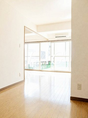 【居間・リビング】 | リッツ麻布 | 洋室のお部屋です。