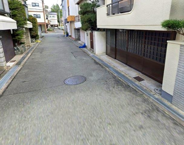 箕輪1丁目の駐車場|スライド式扉のある駐車場は2台可能