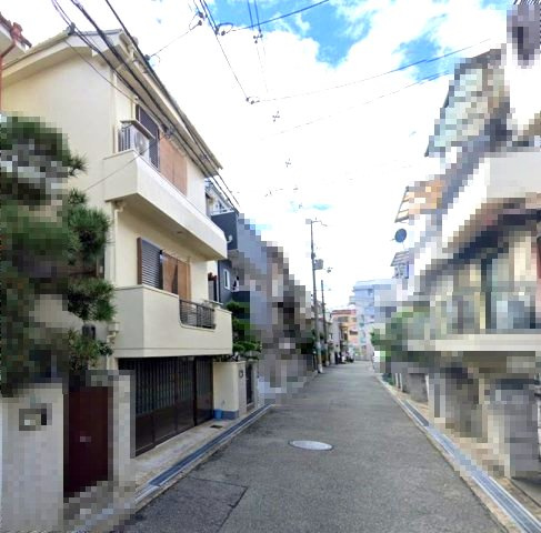 箕輪1丁目の前面道路含む現地写真|部屋に持ち込みたくない汚れたものをそのまま収納出来て便利です
