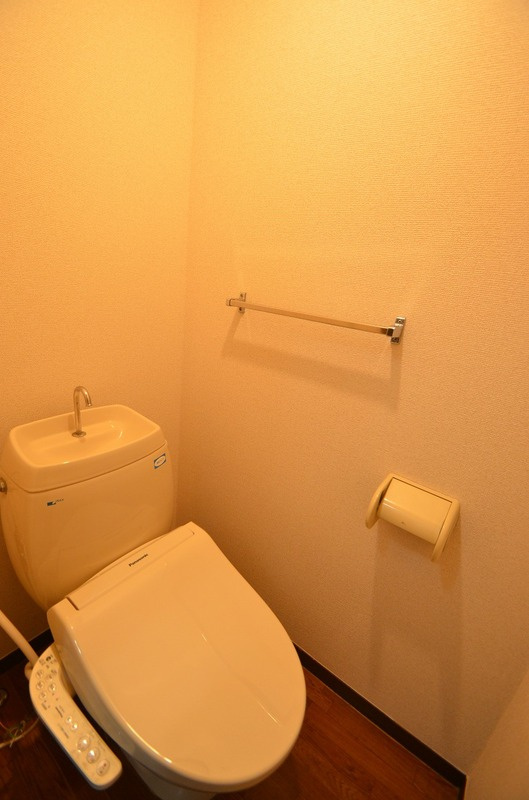 グランハイム東岩槻のトイレ|落ち着いた色調のトイレです