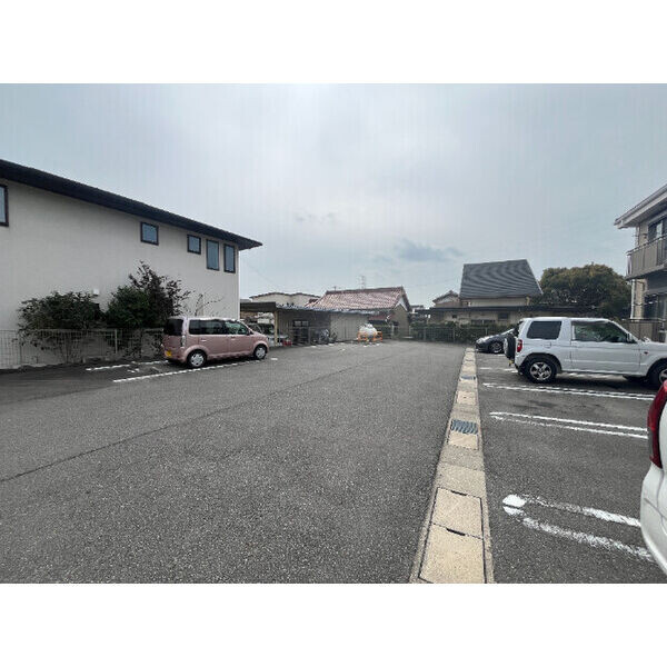 センチュリアン・フラットの駐車場